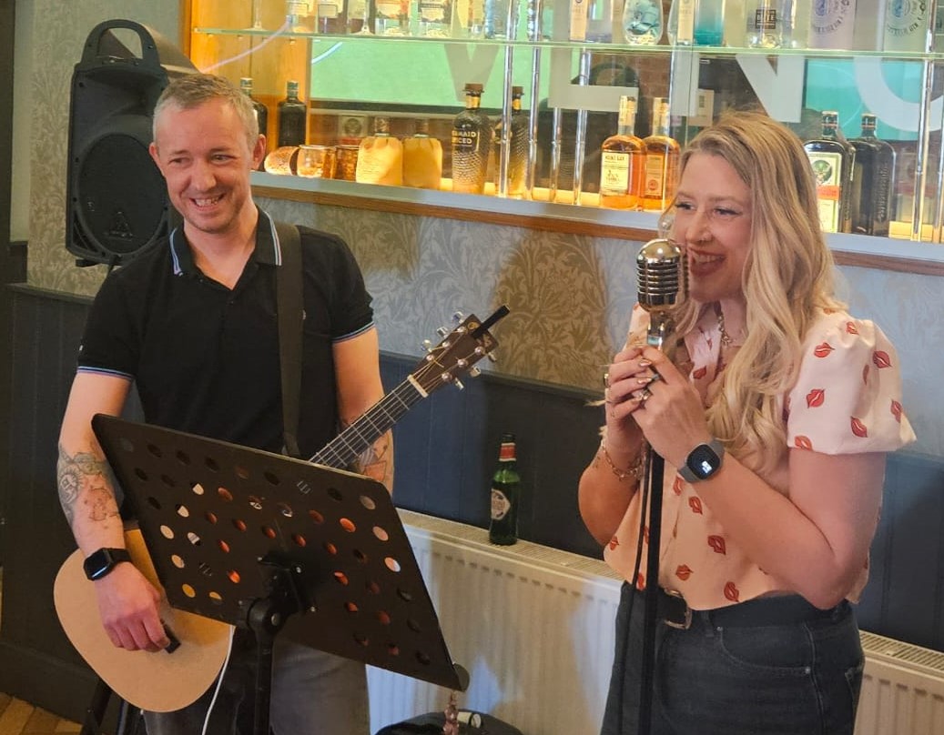 R & G Music performing